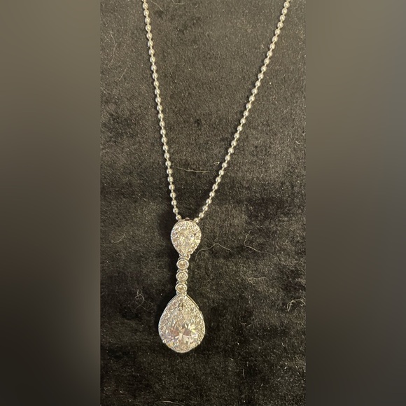 Elegant Silver Tone Cubic Zirconia Pendant Necklace NIB - Picture 3 of 6